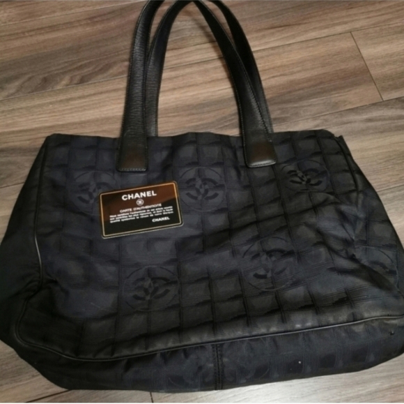 CHANEL NYLON Camellia vintage tote - Picture 3 of 12